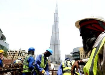 Should be allowed to work an expat in UAE while holding visit visa…?