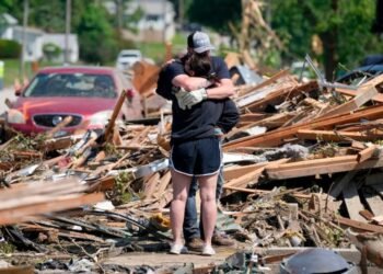 Tornadoes and record-high temperatures; Memorial Day weekend