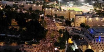 Tens of thousands of Israelis protest against Netanyahu and demand an end to Gaza war