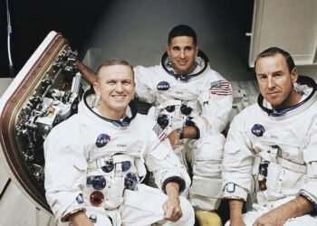 Apollo 8 astronaut dies in plane crash