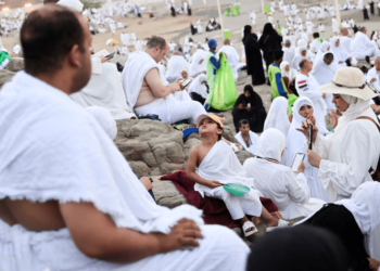 Pilgrims travel to Muzdalifah after concluding prayers in Arafat
