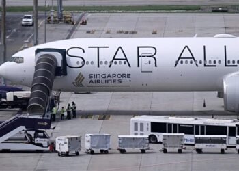 Singapore Airlines wants to pay $10,000 to the injured