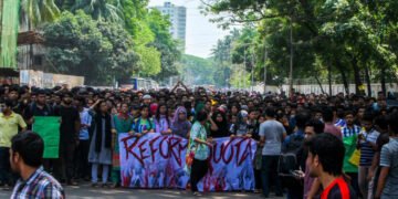 Violent clashes over quota system in government jobs leave scores injured & 2 kiled in Bangladesh