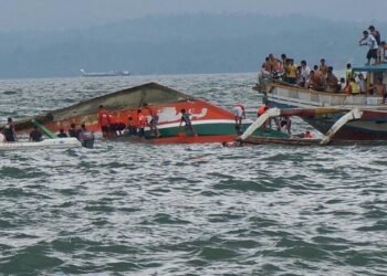 64 people are feared dead after the boat sank in Nigeria