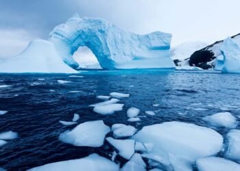 Melting of ice in Antarctica impacts UAE weather ?