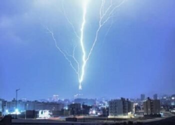 Saudi Arabia: Mother, daughter killed by lightning during storm in Abha.