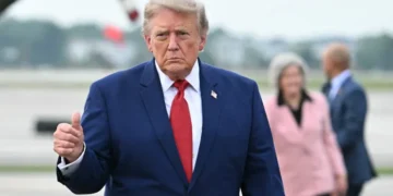 Trump Reasserts US Control Over Strait of Hormuz Amid Declining Transit Volumes