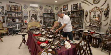 Mastering the Art of Mother-of-Pearl: A Lifetime of Craftsmanship in Gaziantep